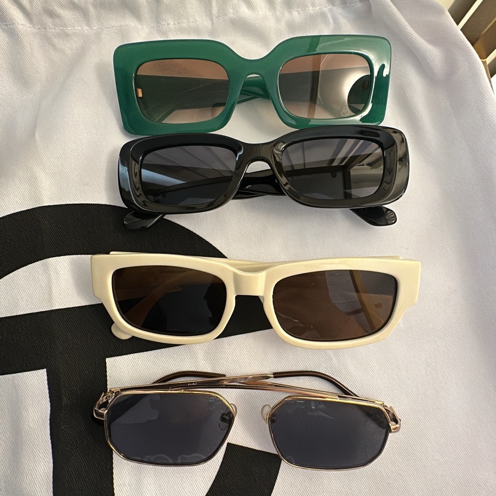 4 glasses with pouches each